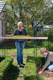 Rosenbogen Verankern So Wird S Gemacht Rosenbogen Garten Gestalten Rosen