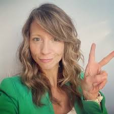 Carla Warner's Instagram, Twitter & Facebook