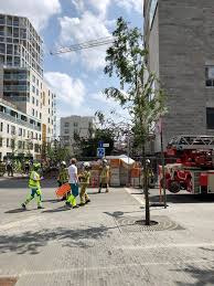 Op de hoek van de viséstraat en de biekorfstraat in antwerpen zijn het dak en de twee bovenste verdiepingen van een gebouw ingestort. Xspe A80csgkwm