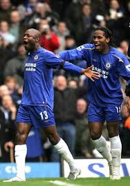 Năm 2001, william gallas trở thành thành viên của câu lạc bộ chelsea và bắt đầu thi đấu ở premier league. Former Chelsea And Arsenal Star William Gallas Names His All Time Best Xi And It Is Full Of Blues Stars