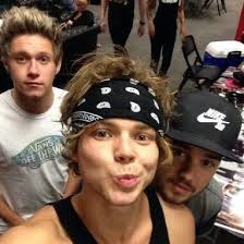 Martina Colombo (@cliffordhugmee)