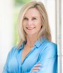 Kelly Mann's Instagram, Twitter & Facebook