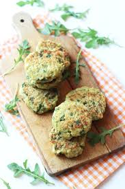 Galettes De Lentilles Corail Et Brocoli Contes Et Delices En 2020 Idee Repas Vegetarien Recettes De Cuisine Plat Vegetarien