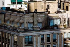 When, in 2008, bernie madoff was revealed as the world's biggest ever conman. 05larogkegzsm