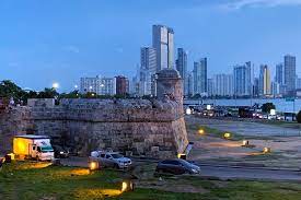 With its impressive fortifications, its cobbled streets and the colorful frontages of its buildings, cartagena de indias takes visitors back to the 16th century to the colonial era, when. Cartagena De Indias Wikipedia La Enciclopedia Libre