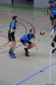 La plupart des joueurs plus avancés se procurent des chevillères car les blessures à la cheville sont fréquentes. Saint Malo Il Pleut Dans La Salle De Marville Le Club De Volley Contraint De Jouer Ailleurs Le Pays Malouin
