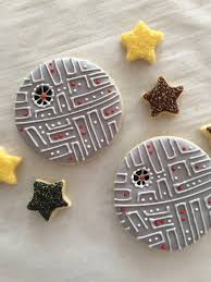 Decorating sugar cookies like a pro takes a lot of practice, but even novices can feel like they nailed it with a few insider tips gathered from some of the top too many cookie cutters and pastry bags can be overwhelming. Easy Star Wars Cookies Tutorials Included