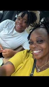 Me and my mom mini yesterday I love her🥰