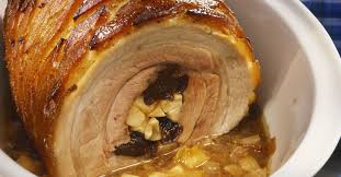 Schweinerollbraten Mit Apfeln Und Pflaumen Gefullt Rezept Schweinerollbraten Rezepte Lebensmittel Essen