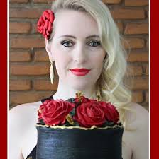 Oláá meus amores. 💕 Nossa receitinha de hoje é especial, vamos aprender a  preparar o Bolo Red Velvet. Modo de preparo: