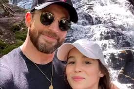 Beda Usia 16 Tahun, Chris Evans dan Alba Baptista Disebut Pasangan yang  Cocok