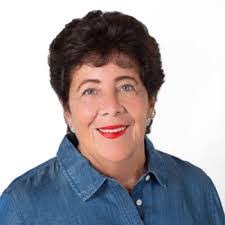 Elisha Lowe's Instagram, Twitter & Facebook