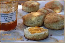 Coupe En Deux Avec Une Noisette De Beurre Et Une Touche De Confiture Maison Pour Continuer Sur La Serie Bretagne Le Lait Rib Lait Ribot Scones Alimentation