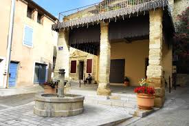The region also produces the famous vin doux naturel, made exclusively from the best muscat variety, muscat blanc à petits grains. Beaumes De Venise Photos Horizon Provence