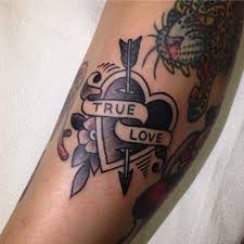 Kara Kalp Dovmesi True Love Black Heart Tattoo Yildiz Dovmeleri Geleneksel Dovmeler Ask Dovmeleri