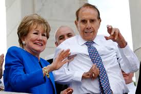 Bush as his friend and colleague laid in his wife elizabeth dole said she was so proud of bob for doing that because i think it lifted people's spirits. Etc6in3nari Lm