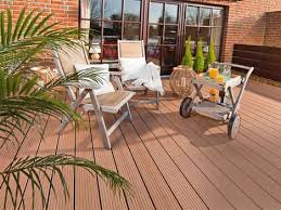 Sie Werden Gern Barfussdielen Genannt Weil Sie Mit Nackten Fussen Sehr Angenehm Zu Begehen Sind Und Weil Sie Besti Terrassendielen Outdoor Dekorationen Terrasse