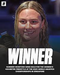 Summer McIntosh is now tied with Penny Oleksiak and Kylie Masse with nine  world championship swimming medals for Canada. 🇨🇦🥇