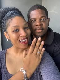 Mi kier a komparti e momentu special aki ku boso tambe (nos famia di  Facebook). M'a pidi Marvienne pa kasa 💍🤗❤️