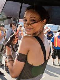Лузеры | losers, the (сша). Zoe Saldana Als Aisha Im Film The Losers Film Kino Trailer