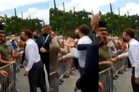 Macron giflé lors de son déplacement dans la drôme, deux personnes interpellées. Nik8twurjrumvm