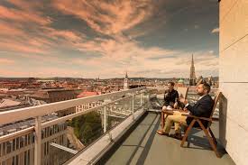 Si huet 1.867.582 awunner (2017), am groussraum wien liewen eng 2 millioune mënschen. The 4 Star Hotel With Panoramic View Over Vienna