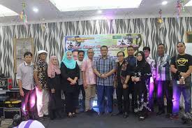 Ahli parlimen malaysia (bn) p.136 tangga batu,melaka. Aset Ajk Tertinggi Aset Menghadiri Malam Santai Bersama Karyawan Seni Yang Dianjurkan Oleh Persatuan Rumpun Seni Tawau Yang Turut Dihadiri Dan Dilancarkan Oleh Datuk Hj Nizam Bin Datuk Seri Panglima Abu Bakar
