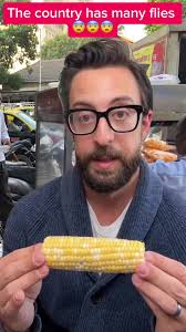 flies and bare hands I don't think it's safe 😨#food #funny #stress #india  #indiastreetfood #disgusting