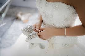Vieni a scoprire gli altri su www.andreaiommi.it oppure, se ti piace uno dei nostri modelli con tacco più basso, possiamo modificarlo con questa struttura, apposta per te! Le Scarpe Da Sposa Come Scegliere Quelle Giuste Per Te
