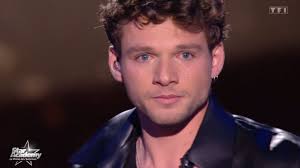 Théo P en larmes : la surprise bouleversante de sa petite amie lors du prime