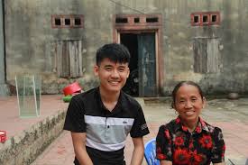 Hưng vlog cao bao nhiêu. LÆ°á»£t View Cá»§a Kenh Ba Tan Vlog Ä'ang Giáº£m Chá»‰ Con 1 10 Luc TrÆ°á»›c