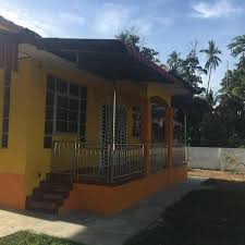 Sebelah surau taman sri mas, berhampiran kedai kopi/runcit, homestay berada dihadapan pondok. Homestay Pasir Mas Home Facebook