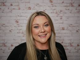 Leanne Elliott's Instagram, Twitter & Facebook