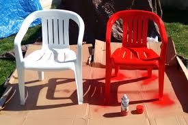 Spray Painting Plastic Chairs Does It Work Painting Plastic Chairs Spray Paint Plastic Plastic Chair
