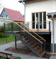 Hier wurde die treppe in ein bequemes sofa verwandelt. Terrasse Treppe Terrassen Treppe Treppe Aussen Aussentreppe