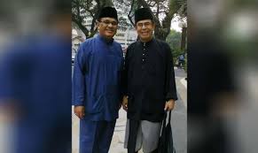 Nazar amir adalah pelawak asal betawi yang pernah bermain serial komedi 'pepesan kosong' bersama nirin kumpul, malih, bolot, dan mamat metal. Hail Amir Meninggal Dunia Memerui