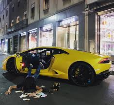 Se voi che state leggendo, siete malesiani e ricchi e volete che l'internetz sia geloso di voi, non vi basta che mandare un'email a richkids.malaysia@gmail.com. The Falling Stars Challenge Is The New Way Rich Kids Are Showing Off Their Wealth On Social Media Btlsblog