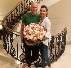 Real fail to win any trophy dis season and city rivals atletico madrid beat dem to pipped to di la liga title on a dramatic final day on saturday. Who Is Veronique Zidane Here S To Know Everything About Zinedine Zidane S Wife