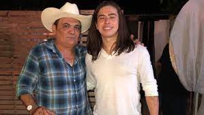 Whindersson nunes anunciou hoje que sua namorada — a estudante maria lina deggan — está esperando seu primeiro filho.em publicação compartilhada em seu instagram, o humorista aparece. Pai De Whindersson Nunes Diz Ha Coisas Que A Gente Nao Perde Se Livra