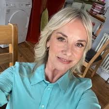 Jayne Nash's Instagram, Twitter & Facebook