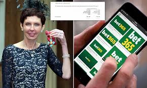 Karen sifat bos yang tengil terhadap nya, dan ia pun mengeluh terus dengan pekerjaan yang di dapat nya. Bet365 Boss Denise Coates Gets 45 Pay Rise To Earn 469million The Uk S Biggest Ever Salary Daily Mail Online