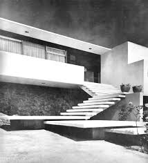 There S A Lady Who S Sure All That Glitters Is Gold Meaning Una Vida Moderna Photo Architecture Architecture Design Modern Architecture