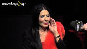 Η ζωζώ (ζωή) σαπουντζάκη (θεσσαλονίκη, 27 μαΐου 1933) είναι ελληνίδα ηθοποιός, τραγουδίστρια και show woman. H Basilissa Ths Nyxtas Zwzw Sapoyntzakh 3espaei Mia Ntiba Den Thn Rwtane Pote Thn Hlikia Ths Youtube