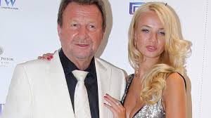 We did not find results for: Wlasciciel J W Construction Jozef Wojciechowski Uwielbia Mlodsze Kobiety Jego Wczesniejsza Ukochana Wygladala Jak Skwarka Teraz Przeszla Spora Przemiane