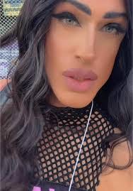 Julia Skipper's Instagram, Twitter & Facebook