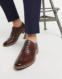 You might be thinking about the quality of these shoes and about the process through which they are made! Asos Design Schuhe Im Budapester Stil Aus Braunem Leder Mit Natursohle Und Farbigen Verzierungen Asos