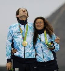 El binomio nacional consiguió hoy la primera medalla de oro en la historia del yachting argentino al adjudicarse. Rio 2016 Santiago Lange Logra El Oro Olimpico A Los 54 Anos Tras Superar Un Cancer