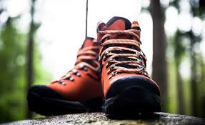 Dari kasut hiking ringan klasik seperti merrell moab 2 ke boot mount mont blanc pro gtx yang serasi crampon dari scarpa, kasut ini bergantung kepada elemen dan pengembaraan apa sahaja yang anda ambil. Tinjau Kasut Trekking Dan Hiking Terbaik Pada Tahun 2020