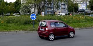 Outre le conducteur, un seul passager peut être embarqué à bord du véhicule. Conduire Une Voiture Sans Permis En Conduite Accompagnee
