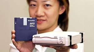 Phát triển hàng đầu Châu Á, đất nước này vẫn lưu trữ dữ liệu bằng đĩa